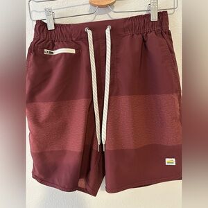 Vuori Rust Shorts with White Label